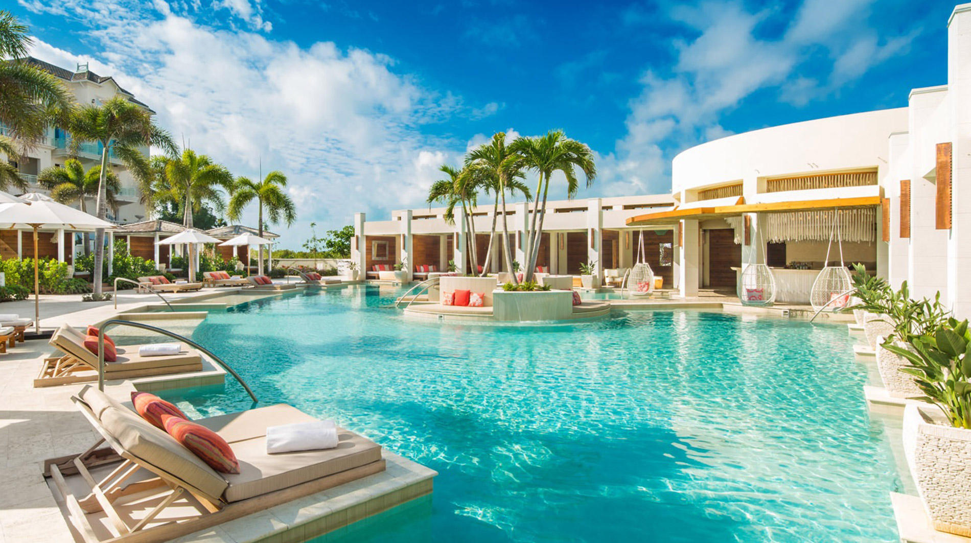 the-shore-club-turks-and-caicos-colonnade-pool